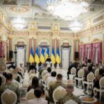 Президент вручив 20 сертифікатів на отримання квартир Героям України та рідним загиблих Героїв: серед них — родина з Коростишева