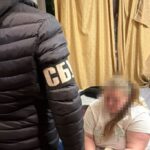 СБУ та Нацполіція затримали агентку рф, яка готувала теракт у Житомирі, видаючи себе за поштового кур’єра