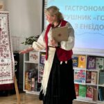 На Житомирщині презентували унікальний гастрономічний рушник «Гостина з “Енеїдою”» до Всесвітнього дня вишиванки